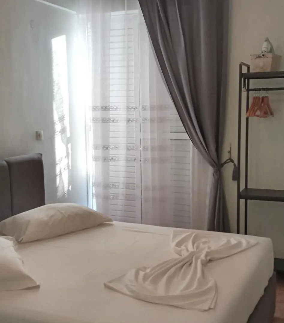 فندق مبيت وإفطار هيماري Areti Rooms Hotel